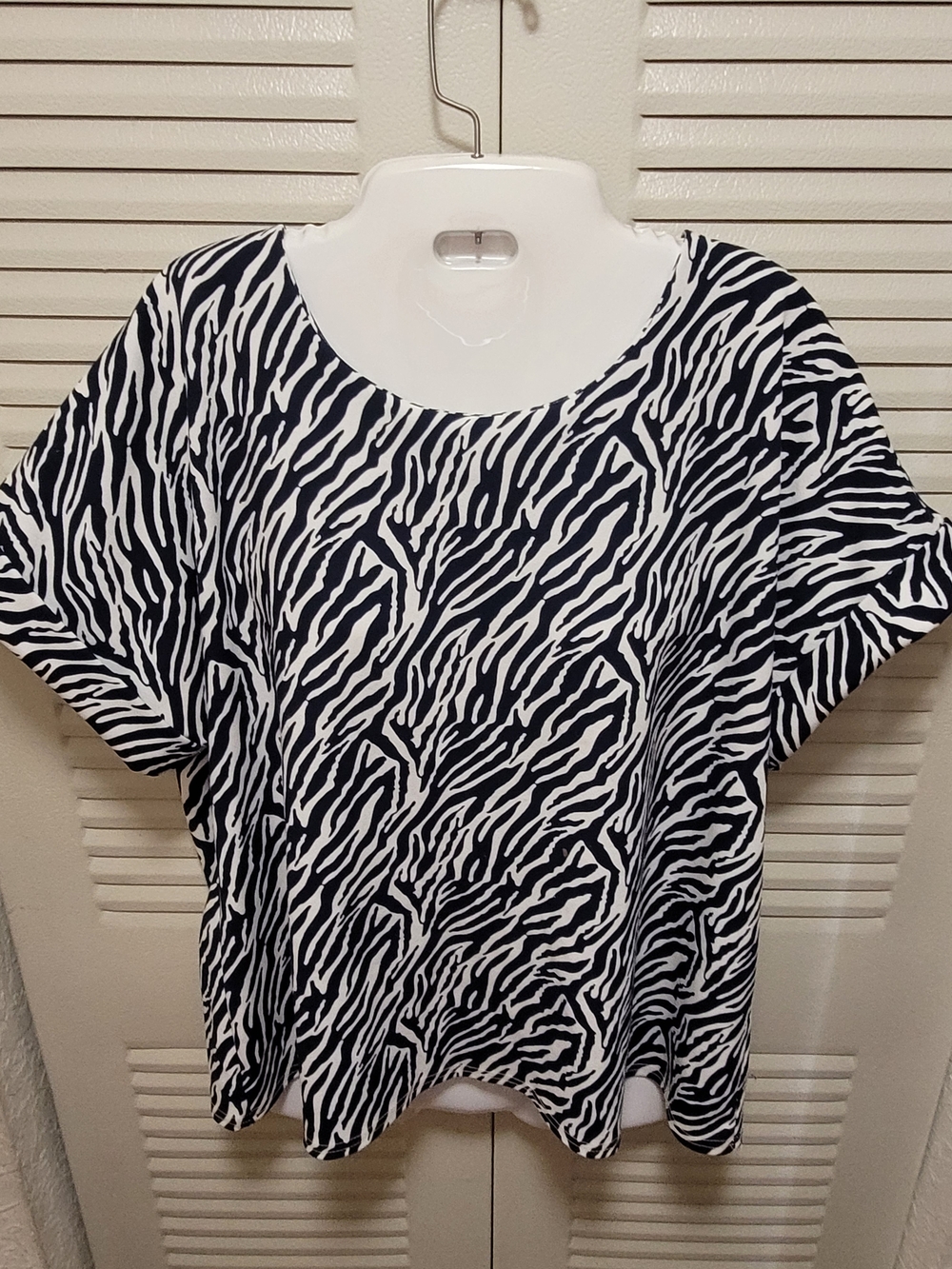 MELLODAY Navy Blue & White Zebra Print Scoop Neck Short Sleeve Tee